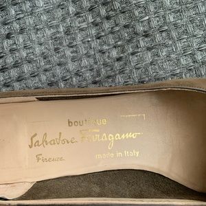 Salvatore Ferragamo vara ballet flats with small heel 8.5